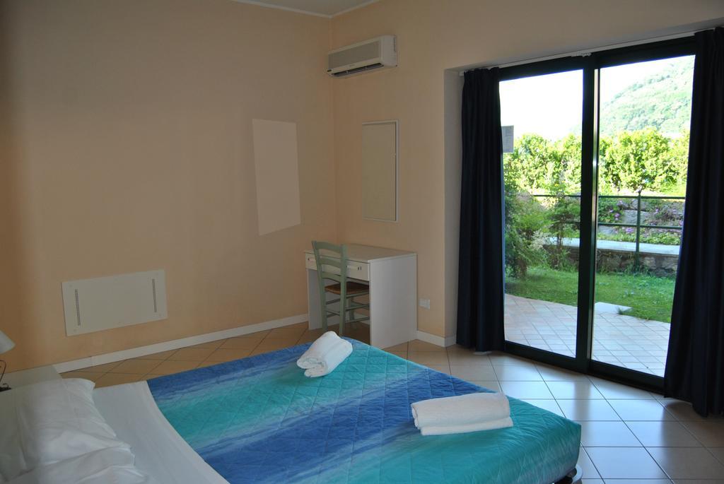 Residence Oasi Del Viandante Lake Como Room photo